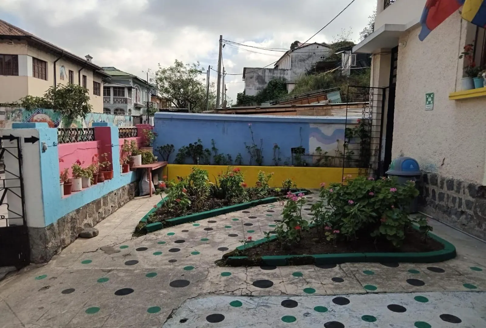 Friendly House & Hostel 2 Quito Ecuador