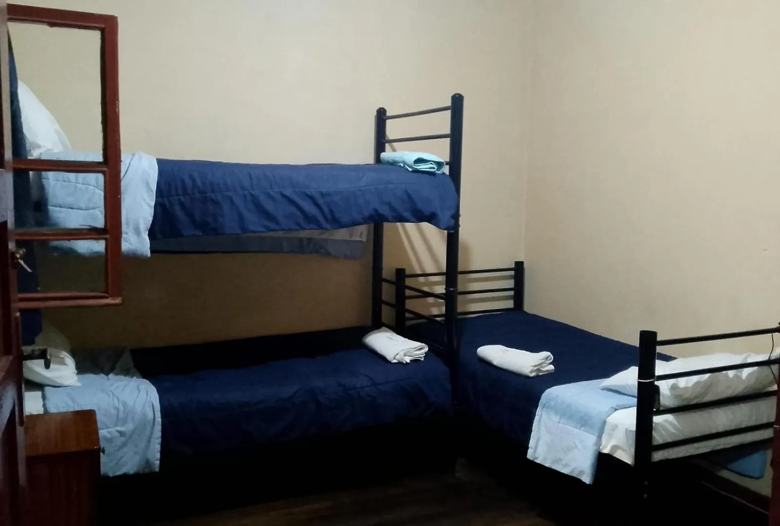 Friendly House & Hostel 2 Quito Bed & Breakfast